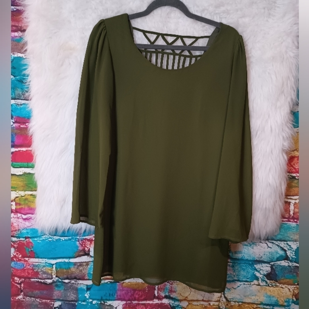 Want and Need Green Long Sleeve Layered Cut Out Top Size S